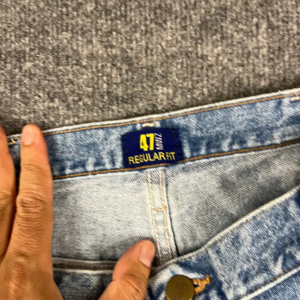 Wrangler Jeans Mens Size 36x30 Light‎ Wash Blue Straight Leg Classic Denim